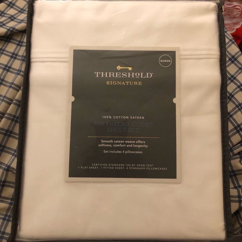 Thresold Signature - 800 thread count solid sheet set